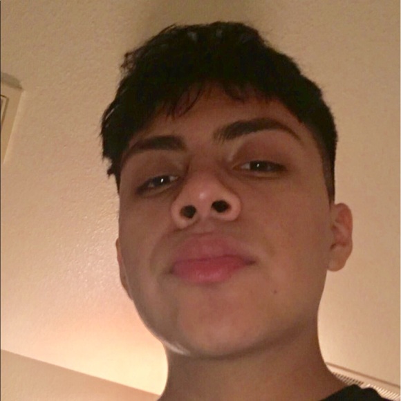 Meet your Posher, Alejandro - Picture 1 of 1